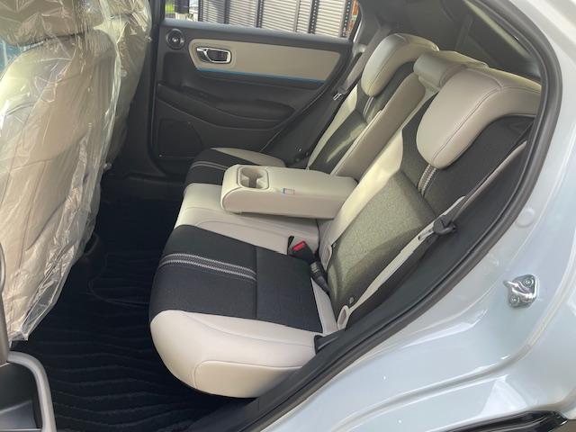 ヴェゼル ｅ：ＨＥＶ　Ｚ・ＰＬａＹパッケージ　登録済未使用車／パノラマルーフ／電動リアゲート／追従クルコン／ステアリングヒーター／ブラインドスポットモニター／ワイヤレス充電／シートヒーター／ステアリングサポート／ＰＤＣ／ＥＴＣ２．０／バックカメラ（43枚目）