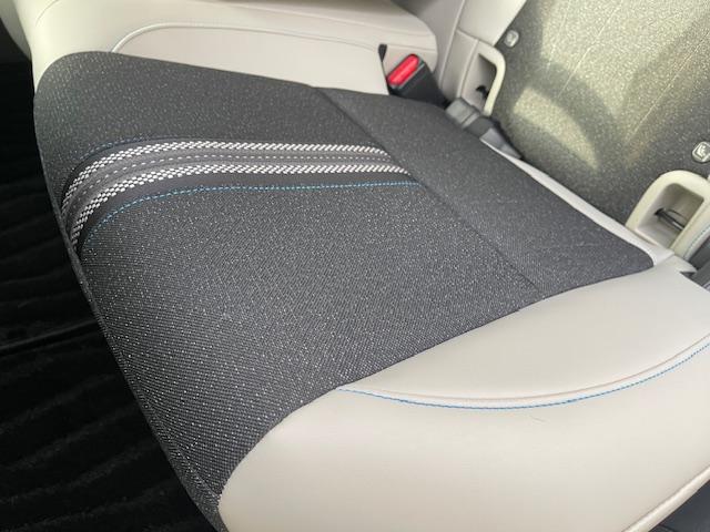 ヴェゼル ｅ：ＨＥＶ　Ｚ・ＰＬａＹパッケージ　登録済未使用車／パノラマルーフ／電動リアゲート／追従クルコン／ステアリングヒーター／ブラインドスポットモニター／ワイヤレス充電／シートヒーター／ステアリングサポート／ＰＤＣ／ＥＴＣ２．０／バックカメラ（45枚目）