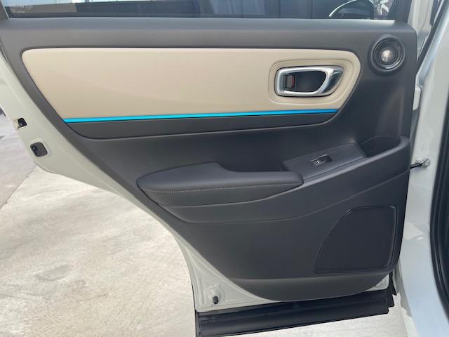 ヴェゼル ｅ：ＨＥＶ　Ｚ・ＰＬａＹパッケージ　登録済未使用車／パノラマルーフ／電動リアゲート／追従クルコン／ステアリングヒーター／ブラインドスポットモニター／ワイヤレス充電／シートヒーター／ステアリングサポート／ＰＤＣ／ＥＴＣ２．０／バックカメラ（46枚目）