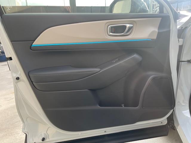 ヴェゼル ｅ：ＨＥＶ　Ｚ・ＰＬａＹパッケージ　登録済未使用車／パノラマルーフ／電動リアゲート／追従クルコン／ステアリングヒーター／ブラインドスポットモニター／ワイヤレス充電／シートヒーター／ステアリングサポート／ＰＤＣ／ＥＴＣ２．０／バックカメラ（51枚目）