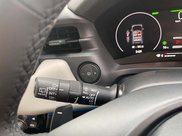 ヴェゼル ｅ：ＨＥＶ　Ｚ・ＰＬａＹパッケージ　登録済未使用車／パノラマルーフ／電動リアゲート／追従クルコン／ステアリングヒーター／ブラインドスポットモニター／ワイヤレス充電／シートヒーター／ステアリングサポート／ＰＤＣ／ＥＴＣ２．０／バックカメラ（62枚目）