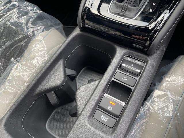 ヴェゼル ｅ：ＨＥＶ　Ｚ・ＰＬａＹパッケージ　登録済未使用車／パノラマルーフ／電動リアゲート／追従クルコン／ステアリングヒーター／ブラインドスポットモニター／ワイヤレス充電／シートヒーター／ステアリングサポート／ＰＤＣ／ＥＴＣ２．０／バックカメラ（69枚目）