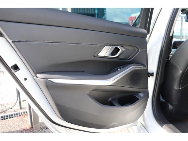 3シリーズ 320iBEAMコンプリートカー BEAMフルエアロ/BEAM20インチAW/BEAM4本マフラーエンド/ブラックレザーシート/シートヒーター/アクティブクルーズコントロール/ブラックグリル/シャドーライン塗装/Bluetooth(32枚目)