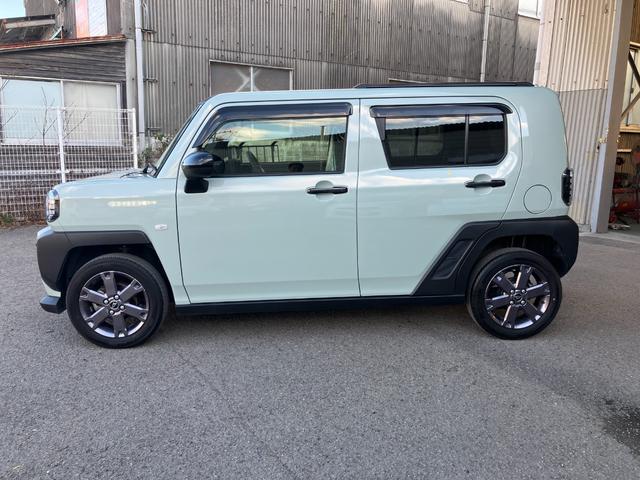 タフト Ｇターボ　ダーククロムベンチャー　ｅｃｏ　ＩＤＬＥレス　軽自動車　衝突安全ボディ　衝突被害軽減ブレーキ　ＬＥＤヘッドランプ　プッシュスタートボタン　クリアランスソナー　ディスプレイオーディオ　バックカメラ　電動パーキング　シートヒーター　ガラスルーフ（2枚目）