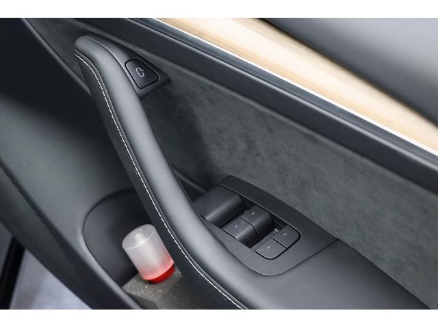 ロングレンジ AWD オートパイロット/パノラマガラスルーフ/黒革シート/パワーシート/シートヒーター/LEDヘッド/バックカメラ/サイドカメラ/パークセンサー/15インチセンターディスプレイ/AWD/パワーバックドア(21枚目)