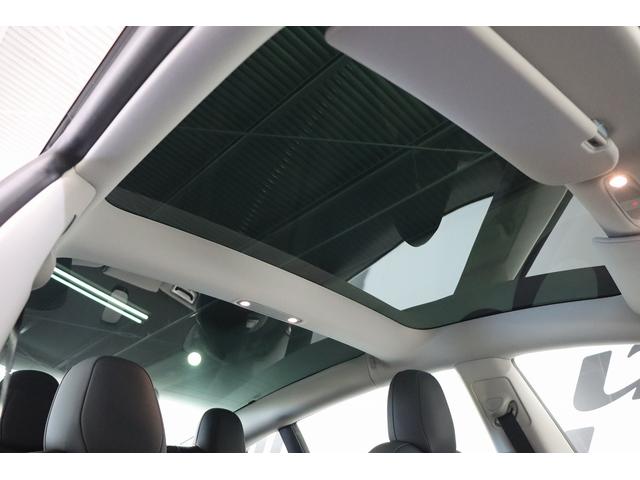 ロングレンジ AWD オートパイロット/パノラマガラスルーフ/黒革シート/パワーシート/シートヒーター/LEDヘッド/バックカメラ/サイドカメラ/パークセンサー/15インチセンターディスプレイ/AWD/パワーバックドア(25枚目)