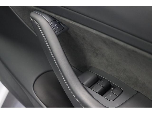 ロングレンジ AWD オートパイロット/黒革シート/パノラマガラスルーフ/チャデモアダプター/LEDヘッド/パワートランクリッド/純正19インチAW/パワーシート/ヒーター/サイド&バックカメラ/15インチディスプレイ(19枚目)