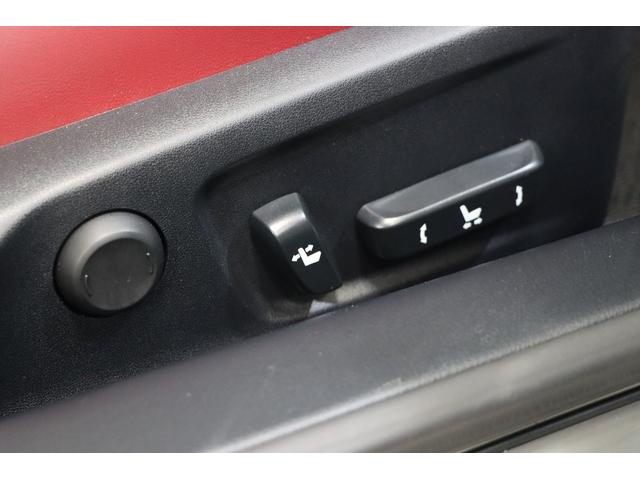 RC200t Fスポーツ 赤革シート/3眼LEDヘッド/シートヒーター&ベンチレーター/純正SDナビ/フルセグTV/バックカメラ/プリクラッシュセーフティ/レーンアシスト/BSM/タイヤ4本新品交換/禁煙車/1オーナー(18枚目)