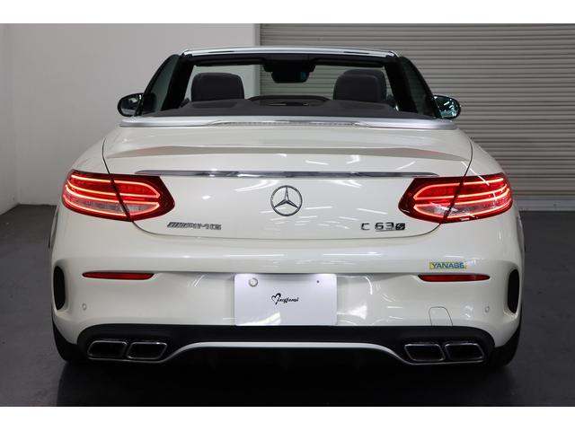 C63 Sカブリオレ ブルーソフトトップ/レーダーセーフティ/AMG黒&白レザスポーツーシート/純正19インチAW/ブルメスターサウンド/スポーツエキゾースト/IWCウォッチ/レッドブレーキキャリパー/純正ナビ/地デジTV(10枚目)
