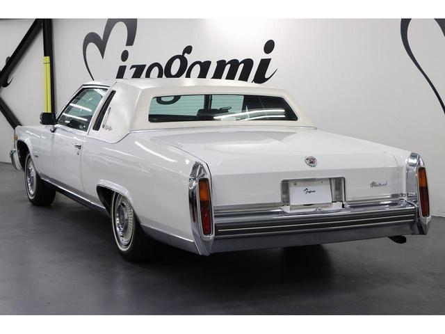 キャデラックフリートウッド ブロアム　クーペ／１９８１ｙ／ハイドロ歴無し／正規ディーラー車／整備記録簿、計２３枚有り／モケットダブルクッションシート／実走行／電動サンルーフ／外装ＮＥＷリペイント（5枚目）