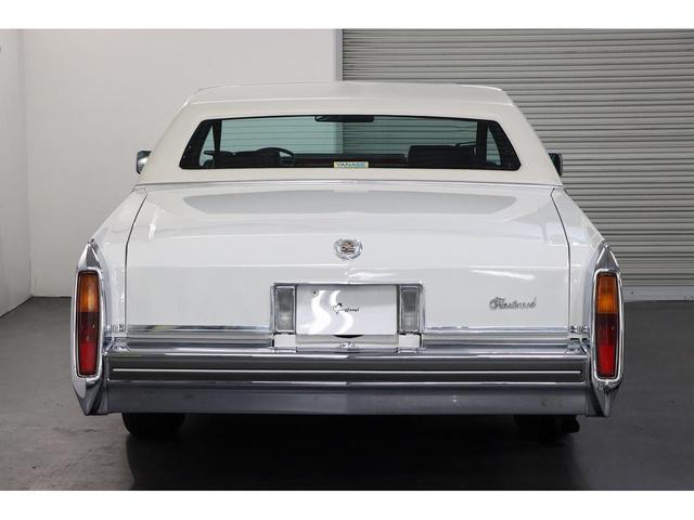 キャデラックフリートウッド ブロアム　クーペ／１９８１ｙ／ハイドロ歴無し／正規ディーラー車／整備記録簿、計２３枚有り／モケットダブルクッションシート／実走行／電動サンルーフ／外装ＮＥＷリペイント（6枚目）