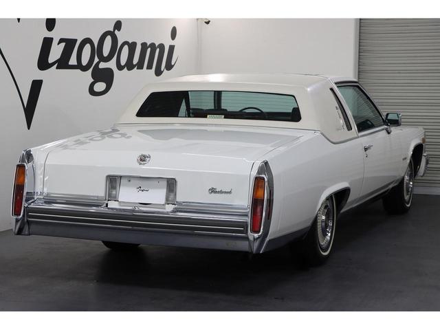 キャデラックフリートウッド ブロアム　クーペ／１９８１ｙ／ハイドロ歴無し／正規ディーラー車／整備記録簿、計２３枚有り／モケットダブルクッションシート／実走行／電動サンルーフ／外装ＮＥＷリペイント（7枚目）