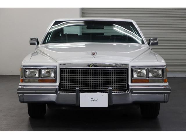キャデラックフリートウッド ブロアム　クーペ／１９８１ｙ／ハイドロ歴無し／正規ディーラー車／整備記録簿、計２３枚有り／モケットダブルクッションシート／実走行／電動サンルーフ／外装ＮＥＷリペイント（9枚目）