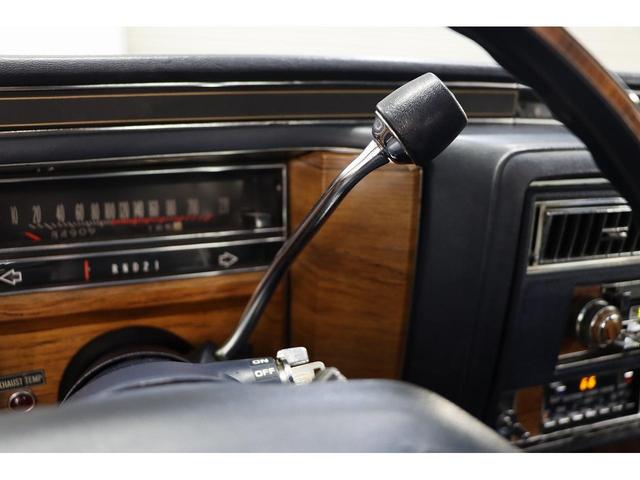 キャデラックフリートウッド ブロアム　クーペ／１９８１ｙ／ハイドロ歴無し／正規ディーラー車／整備記録簿、計２３枚有り／モケットダブルクッションシート／実走行／電動サンルーフ／外装ＮＥＷリペイント（13枚目）
