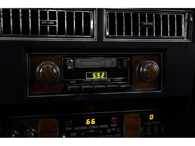 キャデラックフリートウッド ブロアム　クーペ／１９８１ｙ／ハイドロ歴無し／正規ディーラー車／整備記録簿、計２３枚有り／モケットダブルクッションシート／実走行／電動サンルーフ／外装ＮＥＷリペイント（14枚目）