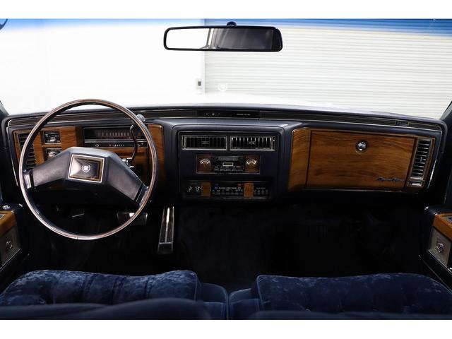 キャデラックフリートウッド ブロアム　クーペ／１９８１ｙ／ハイドロ歴無し／正規ディーラー車／整備記録簿、計２３枚有り／モケットダブルクッションシート／実走行／電動サンルーフ／外装ＮＥＷリペイント（21枚目）