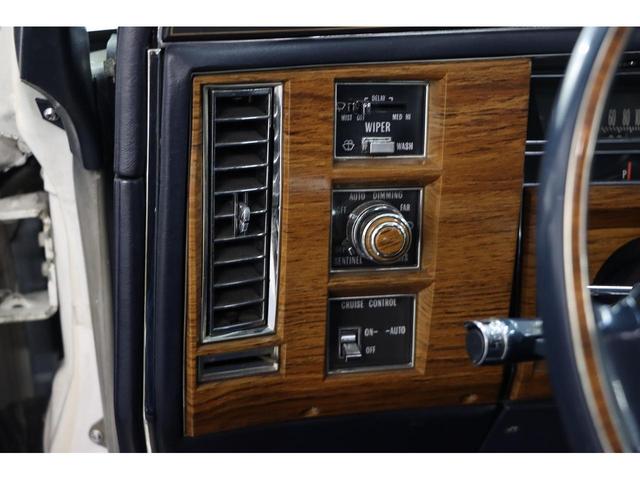 キャデラックフリートウッド ブロアム　クーペ／１９８１ｙ／ハイドロ歴無し／正規ディーラー車／整備記録簿、計２３枚有り／モケットダブルクッションシート／実走行／電動サンルーフ／外装ＮＥＷリペイント（26枚目）