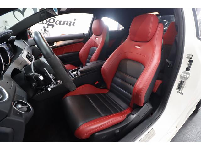 Ｃクラス Ｃ６３　ＡＭＧクーペリミテッド　３５台限定車／出力４８７ＰＳ／ＡＭＧパフォーマンスＰＫＧ／ＡＭＧドライバーズＰＫＧ／パフォーマンスステアリング／ＡＮＧ強化ブレーキシステム／スポーツサスペンション／赤＆黒革スポーツシート／禁煙車（13枚目）