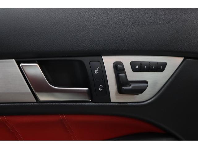 Ｃクラス Ｃ６３　ＡＭＧクーペリミテッド　３５台限定車／出力４８７ＰＳ／ＡＭＧパフォーマンスＰＫＧ／ＡＭＧドライバーズＰＫＧ／パフォーマンスステアリング／ＡＮＧ強化ブレーキシステム／スポーツサスペンション／赤＆黒革スポーツシート／禁煙車（31枚目）