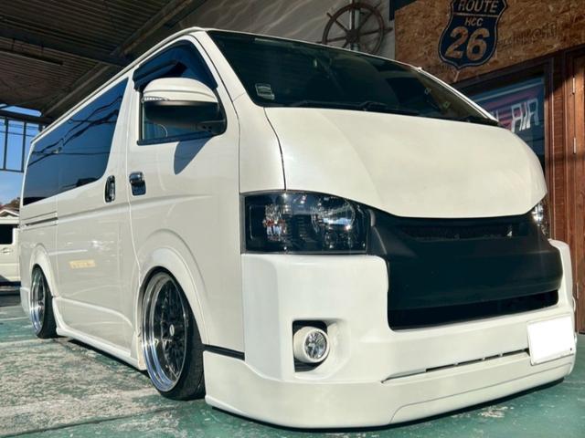 レジアスエースバン スーパーGL ダークプライム フルエアロ 内装レザー張替 ファブレス19インチ エアサス公認 8ナンバー工作車(2枚目)