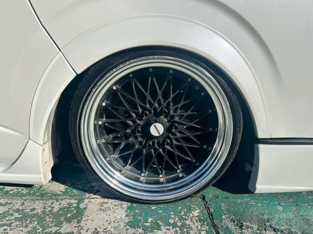 レジアスエースバン スーパーGL ダークプライム フルエアロ 内装レザー張替 ファブレス19インチ エアサス公認 8ナンバー工作車(10枚目)