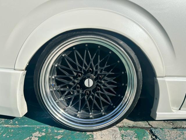 レジアスエースバン スーパーGL ダークプライム フルエアロ 内装レザー張替 ファブレス19インチ エアサス公認 8ナンバー工作車(11枚目)