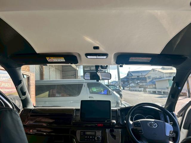 レジアスエースバン スーパーGL ダークプライム フルエアロ 内装レザー張替 ファブレス19インチ エアサス公認 8ナンバー工作車(12枚目)