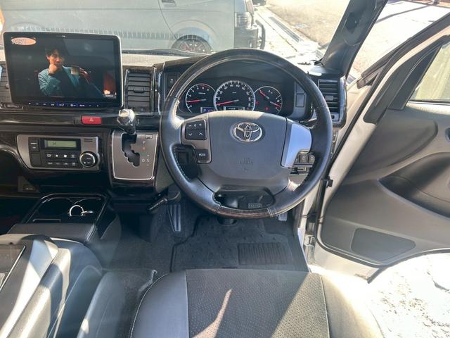 レジアスエースバン スーパーGL ダークプライム フルエアロ 内装レザー張替 ファブレス19インチ エアサス公認 8ナンバー工作車(17枚目)