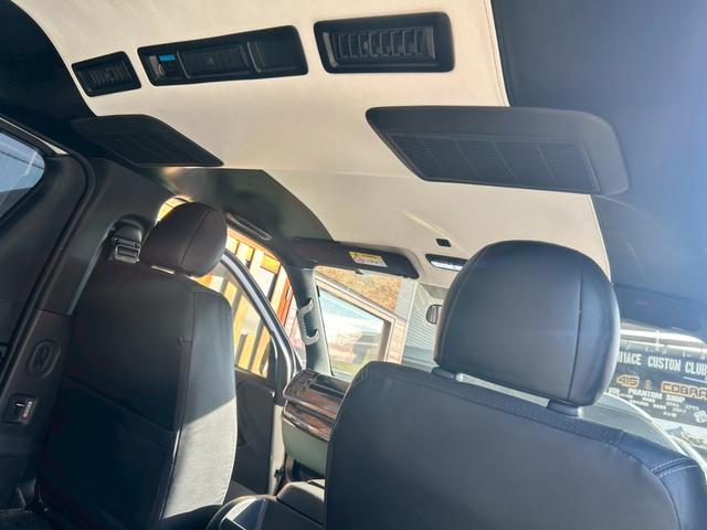 レジアスエースバン スーパーGL ダークプライム フルエアロ 内装レザー張替 ファブレス19インチ エアサス公認 8ナンバー工作車(22枚目)