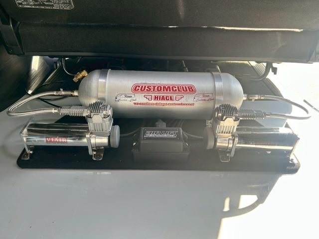 レジアスエースバン スーパーGL ダークプライム フルエアロ 内装レザー張替 ファブレス19インチ エアサス公認 8ナンバー工作車(24枚目)