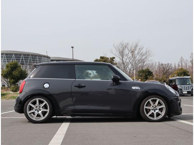 ＭＩＮＩ クーパーＳ　６ＭＴクーパーＳ２０００　純正ナビＢＢＳ１７ＡＷ　ジオミックマフラー　ビルシュテイン車高調　ＨＩＤヘッドライト　ＥＴＣ　バックカメラ（21枚目）