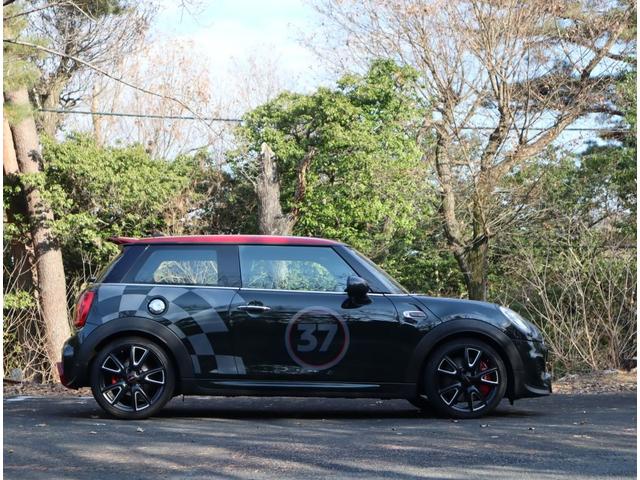 ＭＩＮＩ ジョンクーパーワークス　ＭＴｍｏｄｅ　８ＡＴ　ワンオーナー・純ナビ・ドラレコ・ドライビングモード・コンビ革シート・８ＡＴ１８ＯＰＡＷ・ＧＰ用ディフェーザー・ヘッドＵＰデスプレイ！バックモニター・ＥＴＣ（8枚目）