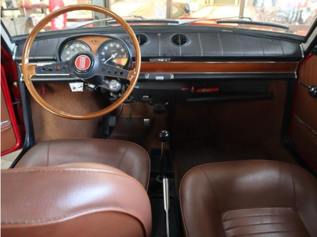 ８５０ ベースグレード　９００スポーツクーペ　（レッド）（3枚目）