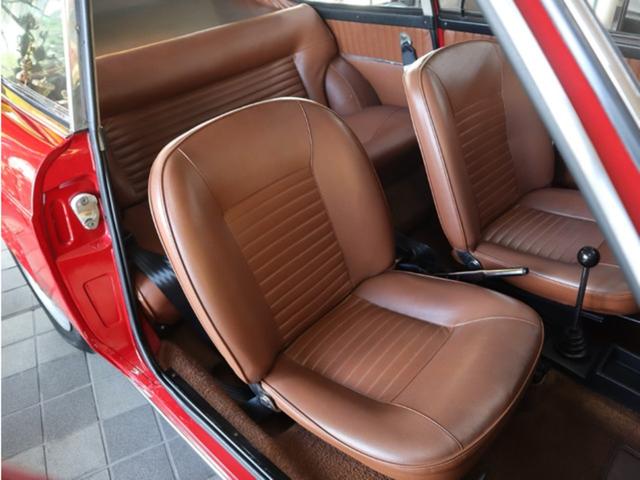 ８５０ ベースグレード　９００スポーツクーペ　（レッド）（16枚目）