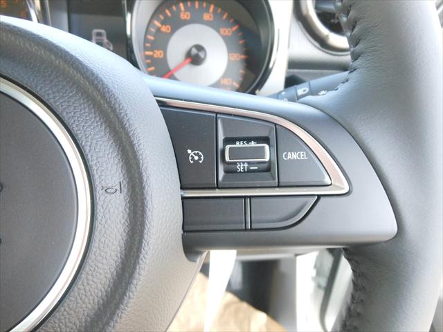 ジムニー ＸＣ　４ＷＤターボ　３型モデル　４ＡＴ車　スズキ保証付　届出済未使用車　デュアルセンサーブレーキ　ＬＥＤヘッドランプ　オートライトシステム　クルーズコントロールシステム　アイドリングストップシステム（40枚目）