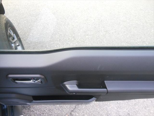 ジムニーシエラ ＪＣ　１．５　４ＷＤ　３型モデル　４ＡＴ車　スズキ保証付　登録済未使用車　デュアルセンサーブレーキ　ＬＥＤヘッドランプ　オートライトシステム　クルーズコントロールシステム　アイドリングストップシステム（20枚目）
