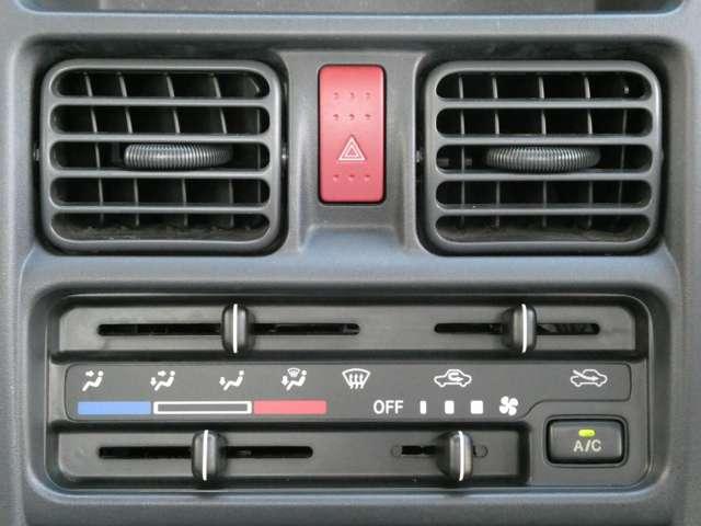 NT100クリッパートラック 660 DX 4WD エアコン パワステ AM/FMラジオ ワンオーナー車 運転席エアバック PS 4WD エアコンパワステ(7枚目)