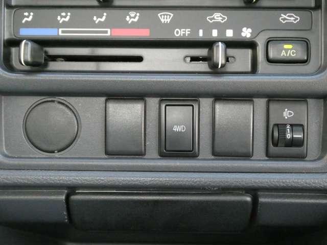 NT100クリッパートラック 660 DX 4WD エアコン パワステ AM/FMラジオ ワンオーナー車 運転席エアバック PS 4WD エアコンパワステ(9枚目)