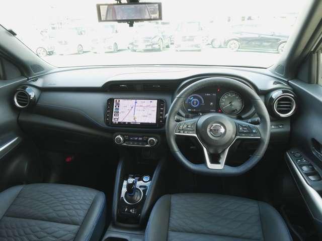 キックス ＡＵＴＥＣＨ　（ｅ－ＰＯＷＥＲ）　衝突被害軽減ブレーキ　アラウンドビュー　レーダークルーズ　誤発進抑制装置　ＬＥＤヘッドライト　ＥＴＣ　車線逸脱警報　スマートキー　ワンオーナー　リヤカメラ　ドラレコ　パワーウインドウ　ＡＢＳ　アルミホイール　メモリーナビ（4枚目）