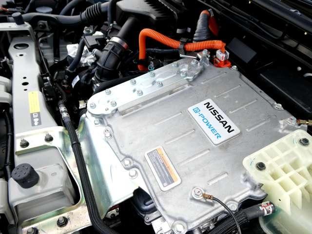 キックス ＡＵＴＥＣＨ　（ｅ－ＰＯＷＥＲ）　衝突被害軽減ブレーキ　アラウンドビュー　レーダークルーズ　誤発進抑制装置　ＬＥＤヘッドライト　ＥＴＣ　車線逸脱警報　スマートキー　ワンオーナー　リヤカメラ　ドラレコ　パワーウインドウ　ＡＢＳ　アルミホイール　メモリーナビ（29枚目）