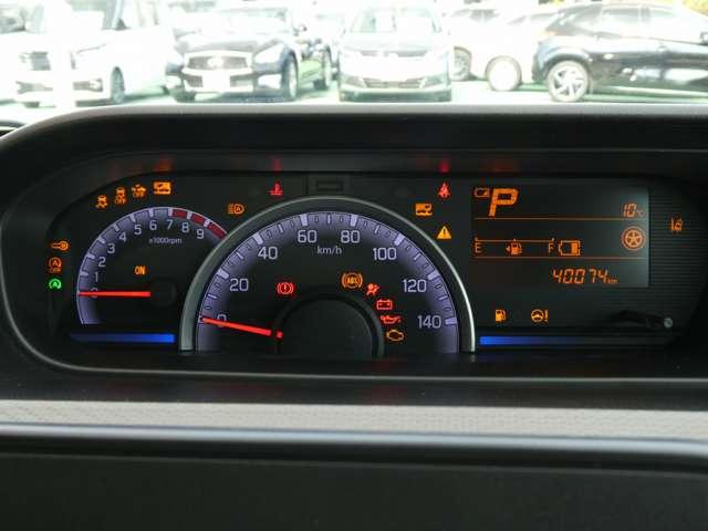 �����ɔz�u���ꂽ���[�^�[�B���[�^�[�E���ɂ́u�}���`�C���t�H���[�V�����f�B�X�v���C�v�ŃN���}�̃K�\�����c�ʂ�q���\�����A�R���ԂȂǂ��m�F�ł��܂��B