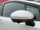 ウインカー付きドアミラーは、電動格納とミラーガラスの調整が運転席側から出来ます。
