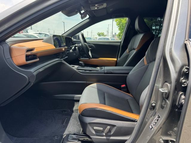 クラウンクロスオーバー ＲＳアドバンスド　／衝突軽減／ＢＳＭ／ＨＵＤ／レーダークルーズ／レーンキープ／コーナーセンサー／パワーバックドア／シートヒーター・エアコン／置くだけ充電／電動格納ミラー／ＥＴＣ２．０／バックカメラ／Ｂｌｕｅｔｏｏｔｈ（68枚目）