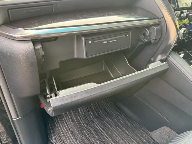 アルファード ２．５Ｓ　Ｃパッケージ　／ツインムーンルーフ／デジタルインナーミラー／フリップダウンモニター／衝突軽減／レーダークルーズ／レーンキープ／コーナーセンサー／パワーバックドア／電動格納ミラー／プッシュスタート／ＥＴＣ／ＵＳＢ接続（77枚目）