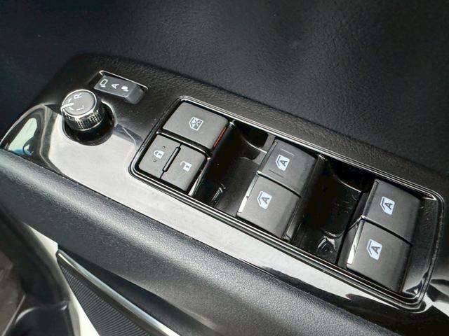 ヴェルファイア ２．５Ｚ　Ｇエディション　／ＡＬＰＩＮＥナビ・フリップダウンモニター／衝突軽減／レーダークルーズ／レーンキープ／両側パワースライドドア／コーナーセンサー／電動格納ミラー／パワーバックドア／ＥＴＣ／バックカメラ／パワーシート（32枚目）