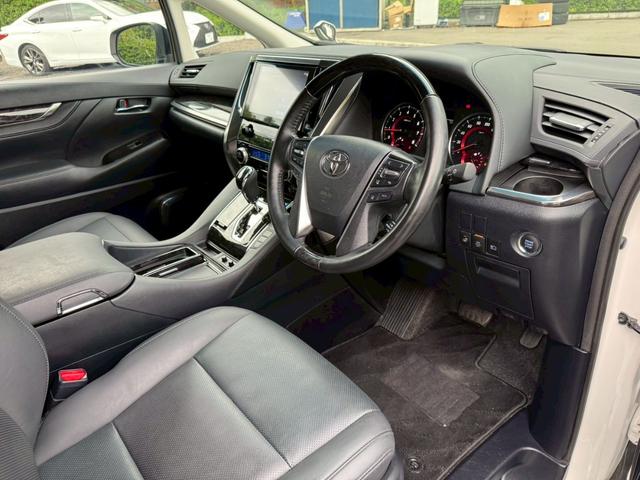 アルファード 2.5S Cパッケージ /ツインムーンルーフ/衝突軽減/デジタルインナーミラー/BSM/レーダークルーズ/レーンキープ/コーナーセンサ/パワーバックドア/シートエアコン/パワーシート/電動格納ミラー/バックカメラ/USB接続(38枚目)