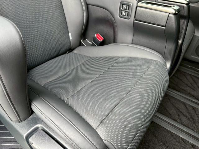 アルファード 2.5S Cパッケージ /ツインムーンルーフ/衝突軽減/デジタルインナーミラー/BSM/レーダークルーズ/レーンキープ/コーナーセンサ/パワーバックドア/シートエアコン/パワーシート/電動格納ミラー/バックカメラ/USB接続(60枚目)