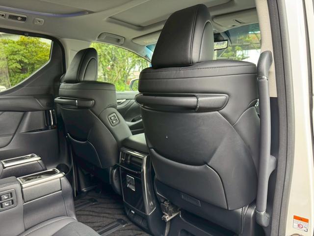 アルファード 2.5S Cパッケージ /ツインムーンルーフ/衝突軽減/デジタルインナーミラー/BSM/レーダークルーズ/レーンキープ/コーナーセンサ/パワーバックドア/シートエアコン/パワーシート/電動格納ミラー/バックカメラ/USB接続(62枚目)