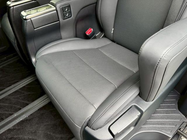 アルファード 2.5S Cパッケージ /ツインムーンルーフ/衝突軽減/デジタルインナーミラー/BSM/レーダークルーズ/レーンキープ/コーナーセンサ/パワーバックドア/シートエアコン/パワーシート/電動格納ミラー/バックカメラ/USB接続(67枚目)