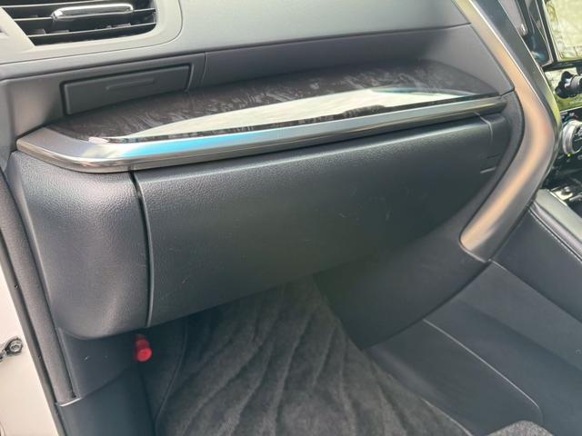 アルファード 2.5S Cパッケージ /ツインムーンルーフ/衝突軽減/デジタルインナーミラー/BSM/レーダークルーズ/レーンキープ/コーナーセンサ/パワーバックドア/シートエアコン/パワーシート/電動格納ミラー/バックカメラ/USB接続(76枚目)